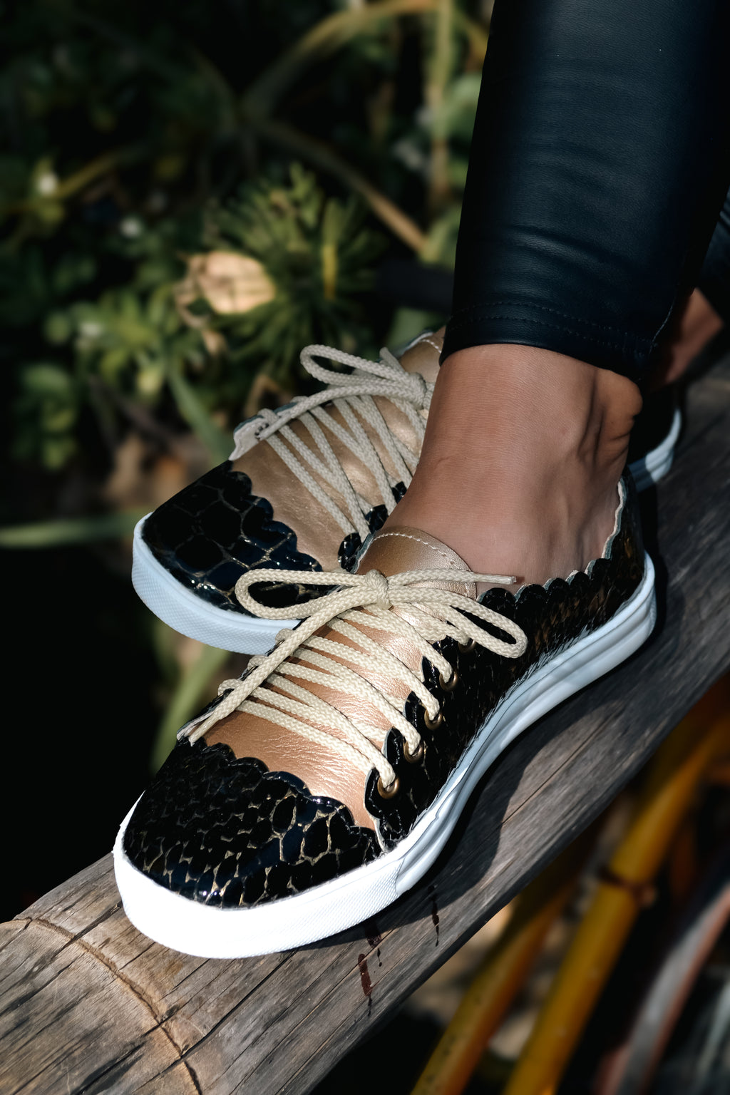 Tihana Sneaker Black & Gold