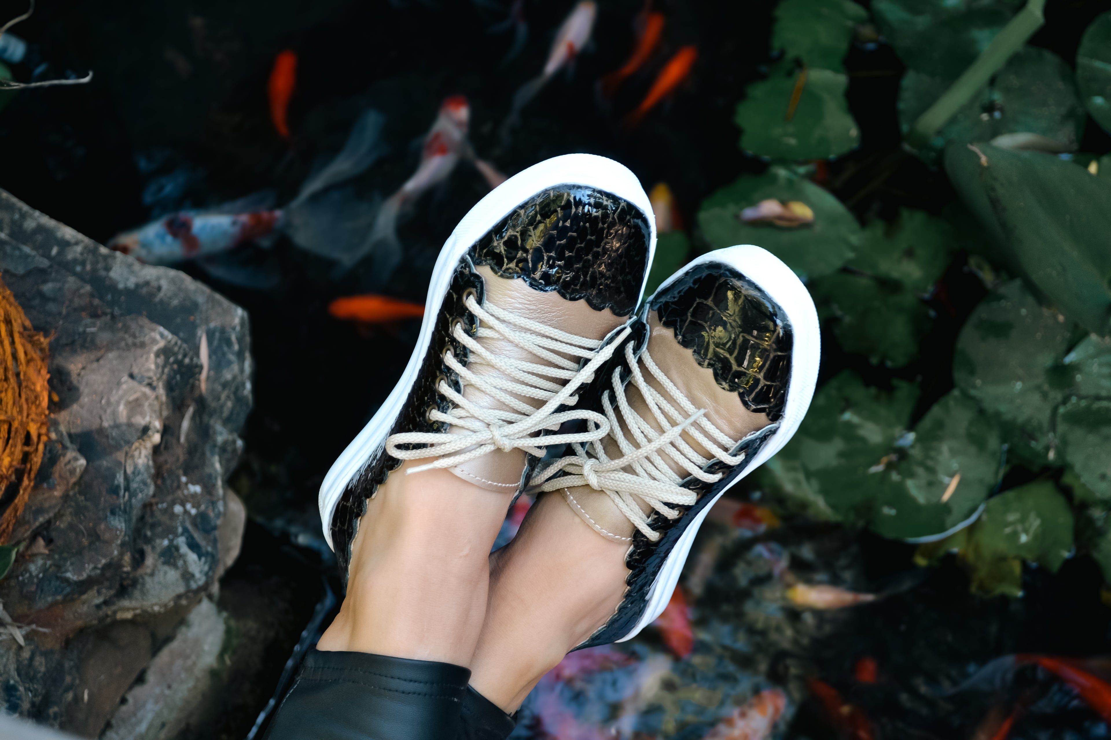 Tihana Sneaker Black & Gold